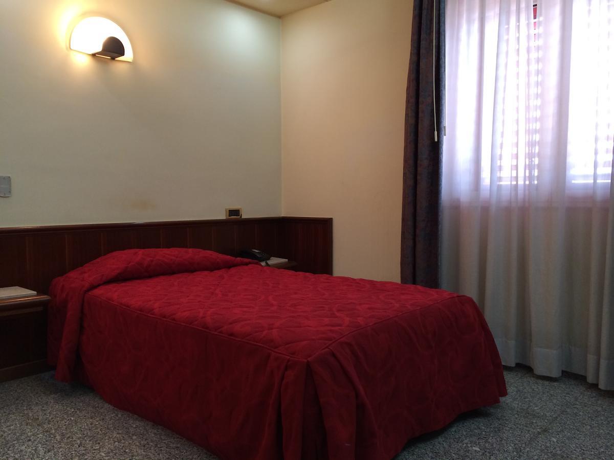 Re Di Cuori Hotel Caianello Habitación foto