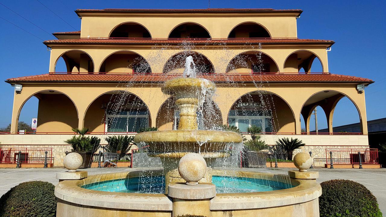 Re Di Cuori Hotel Caianello Exterior foto