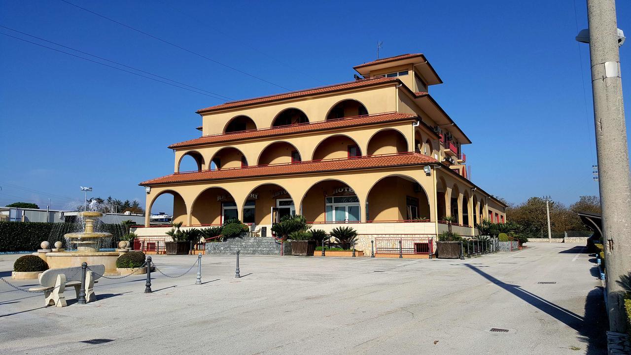 Re Di Cuori Hotel Caianello Exterior foto